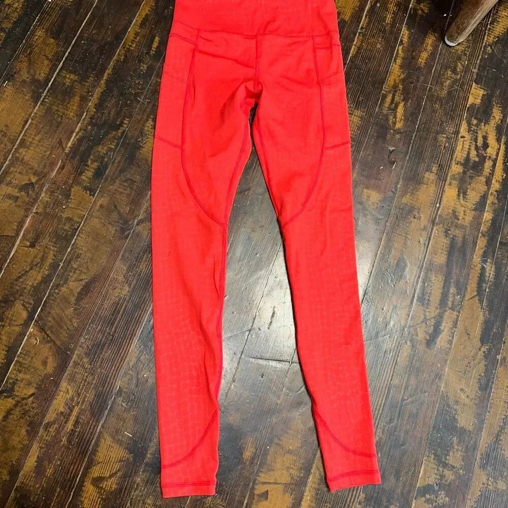 Zyia light n tight red cropped athletic/workout leggings